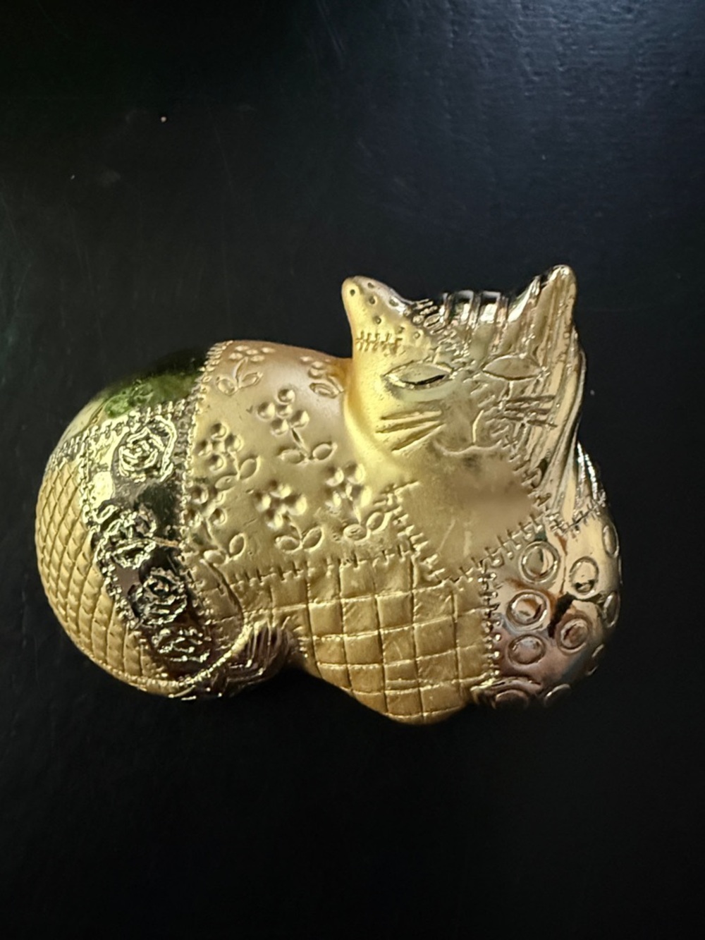 Signed AJC Gold-tone Patchwork Cat Brooch